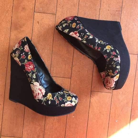 Floral wedges 🌹 - Picture 2 of 4
